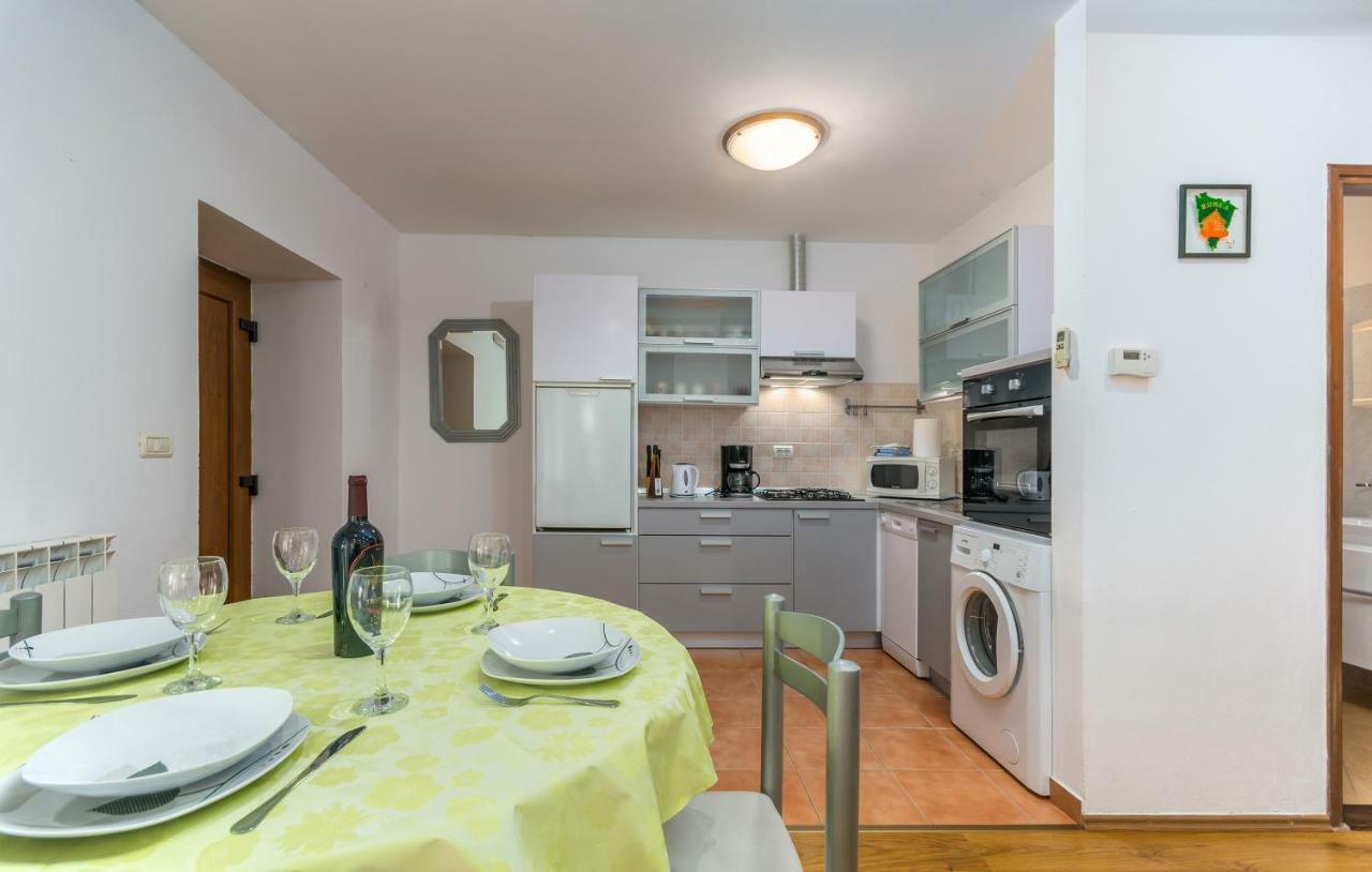 Apartment Valerio Новиград Екстериор снимка