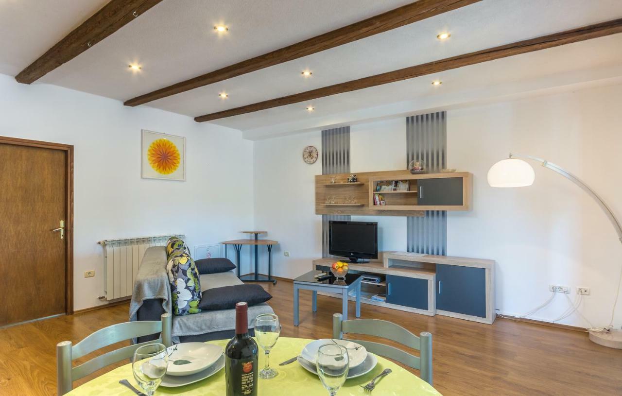 Apartment Valerio Новиград Екстериор снимка